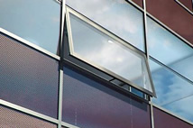 Warmfassade und Fenster mit Schüco ProSol TF